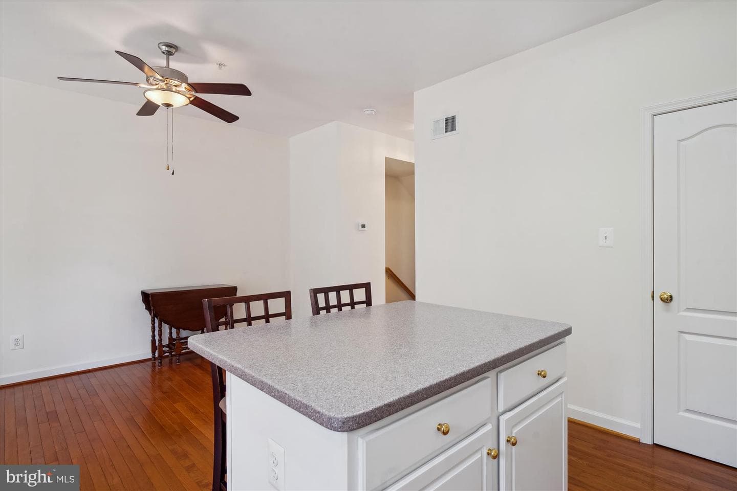 1015 Collindale photo 10