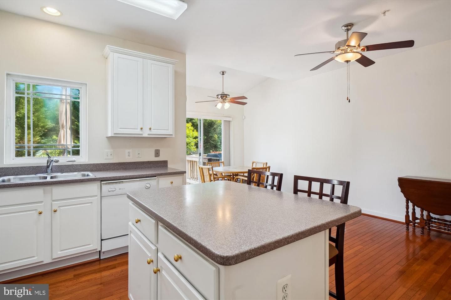 1015 Collindale photo 11