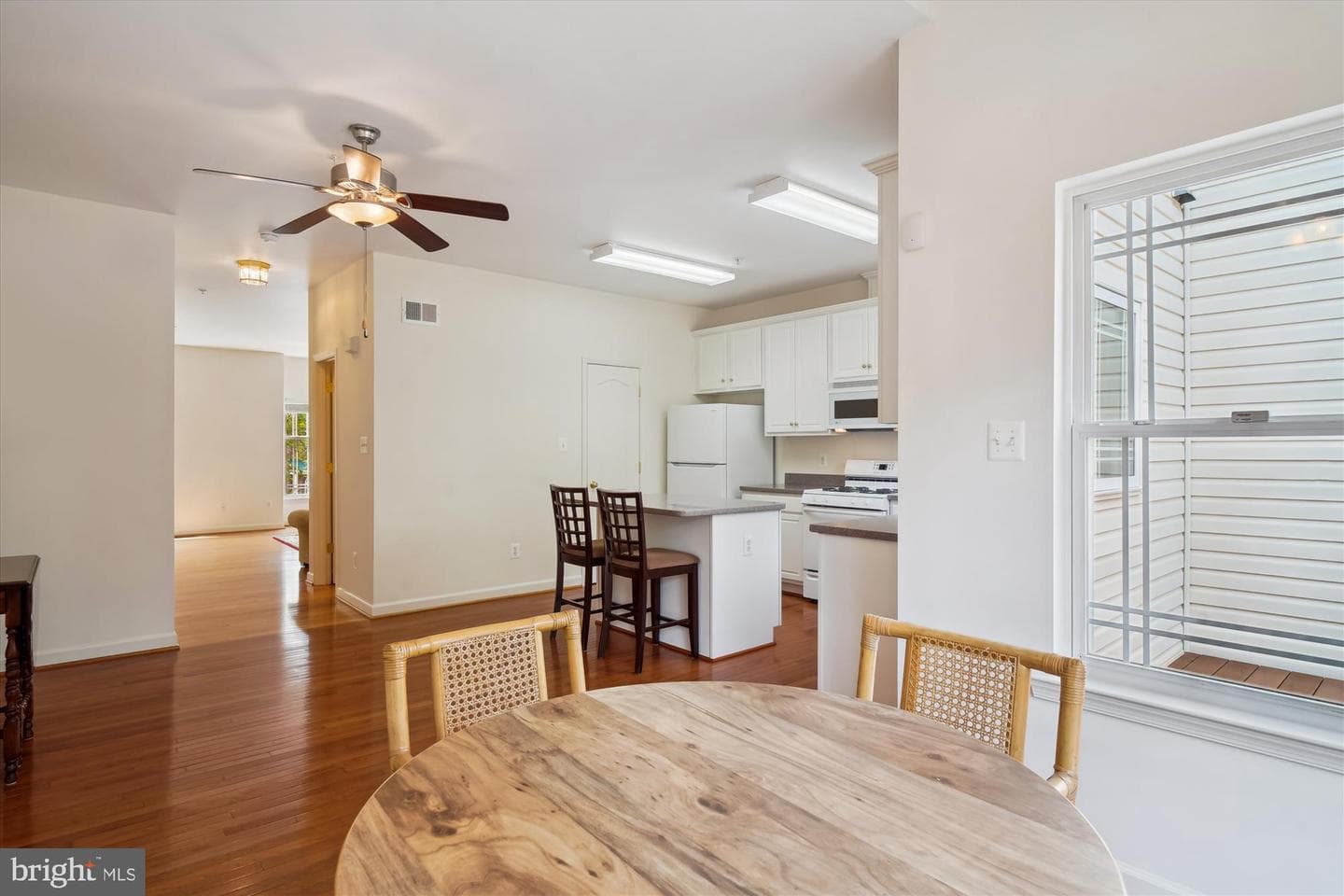 1015 Collindale photo 17
