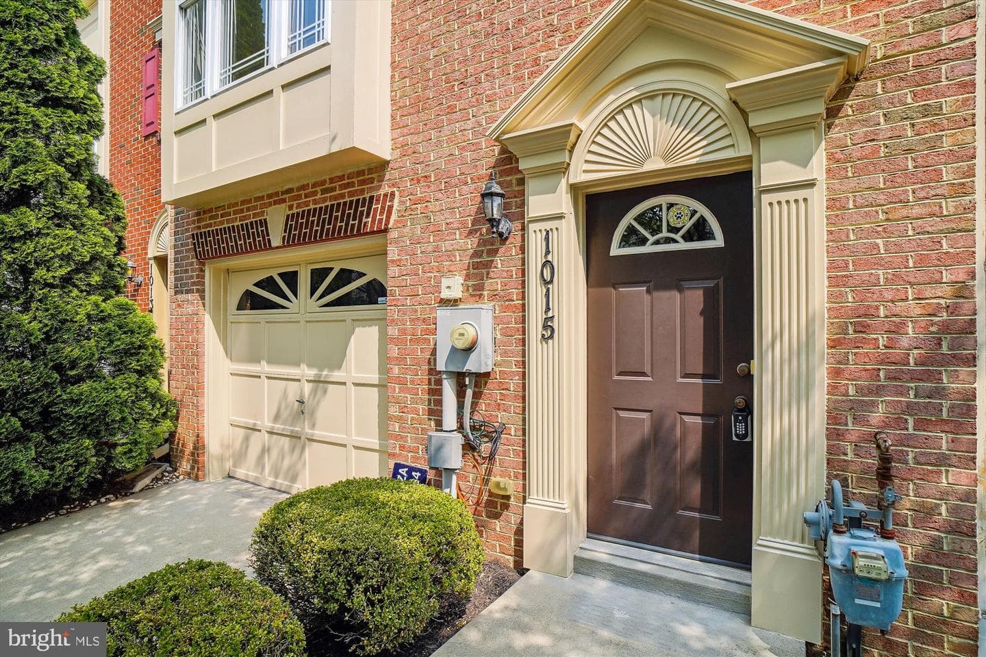 1015 Collindale photo 2