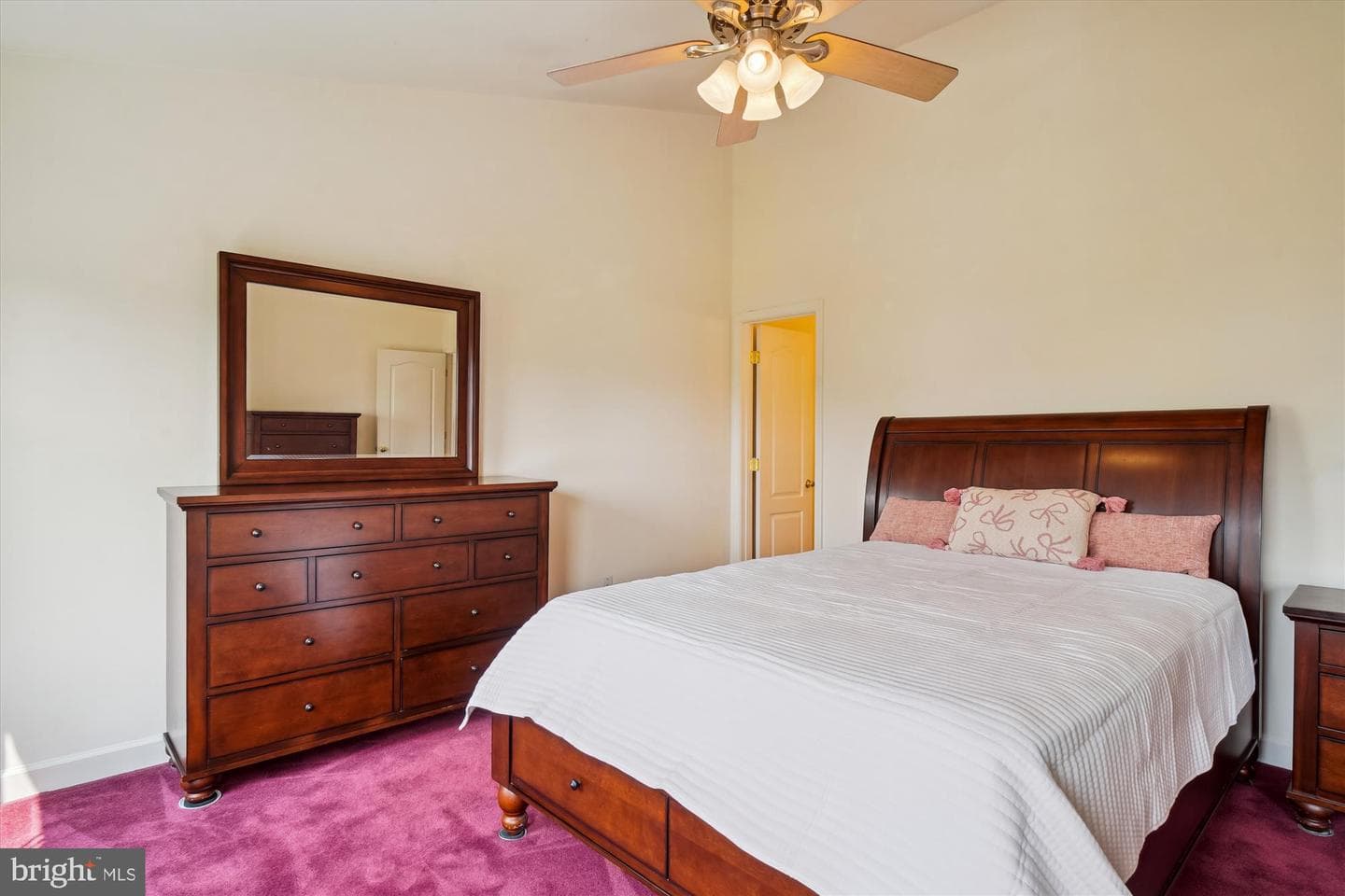 1015 Collindale photo 22