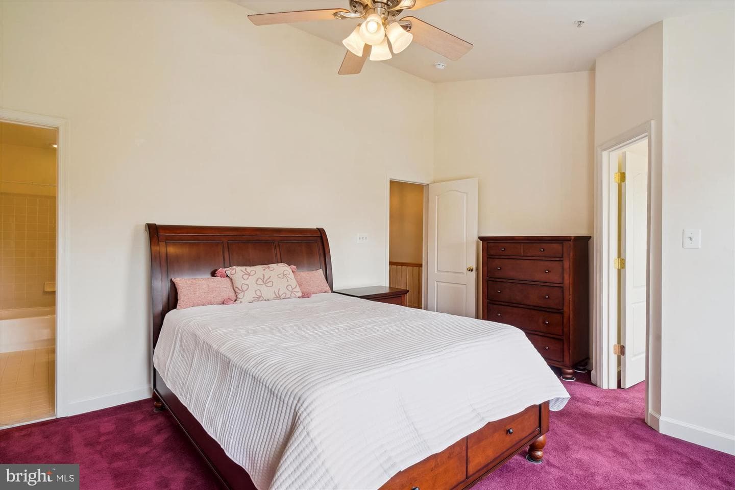 1015 Collindale photo 25