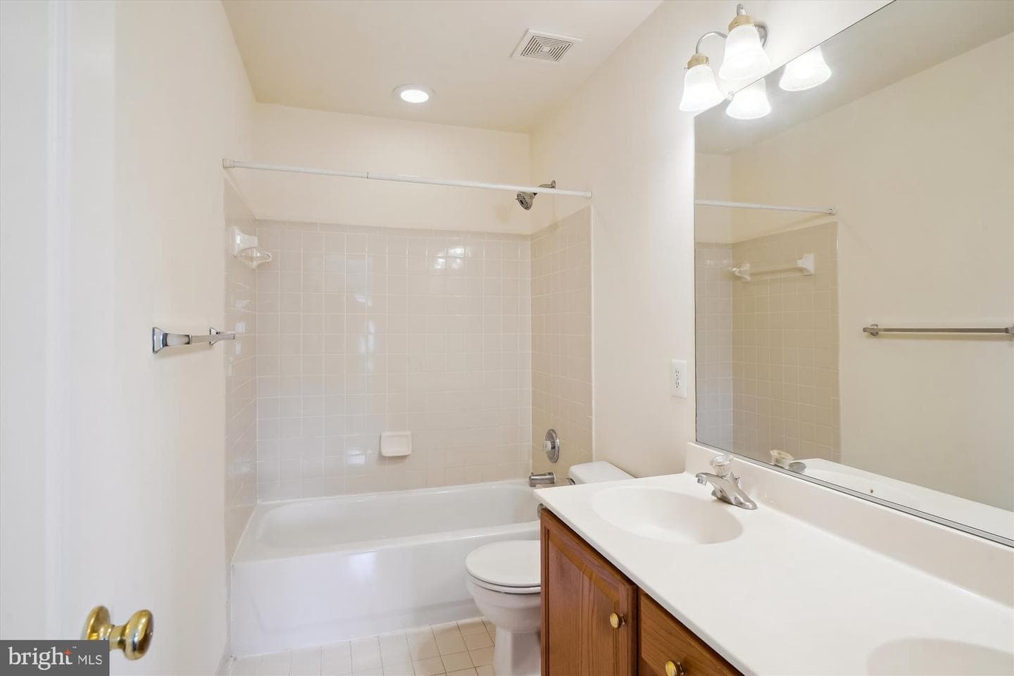 1015 Collindale photo 28