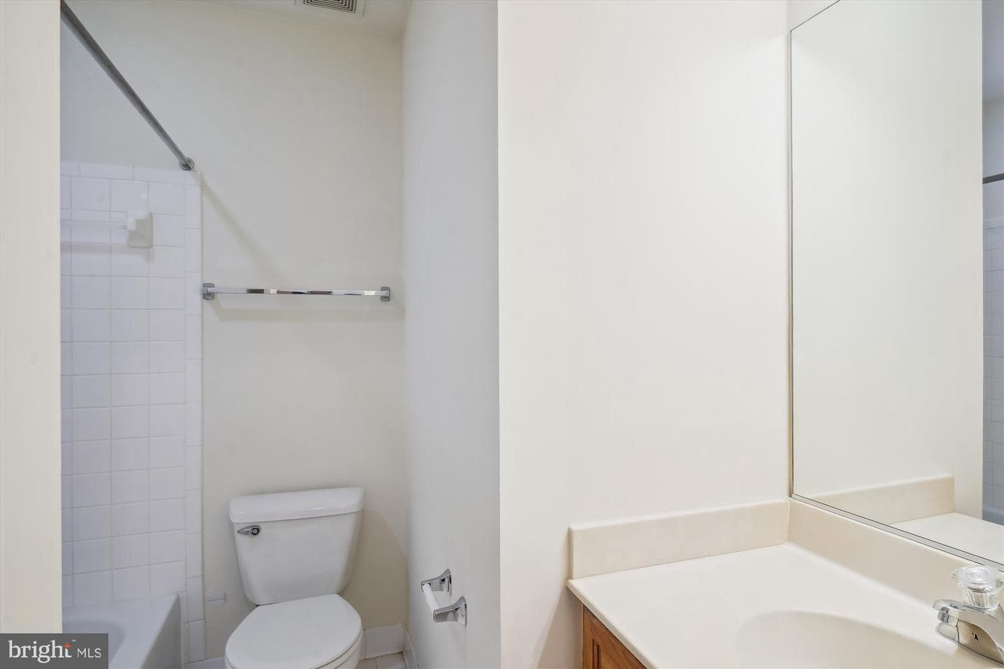 1015 Collindale photo 34