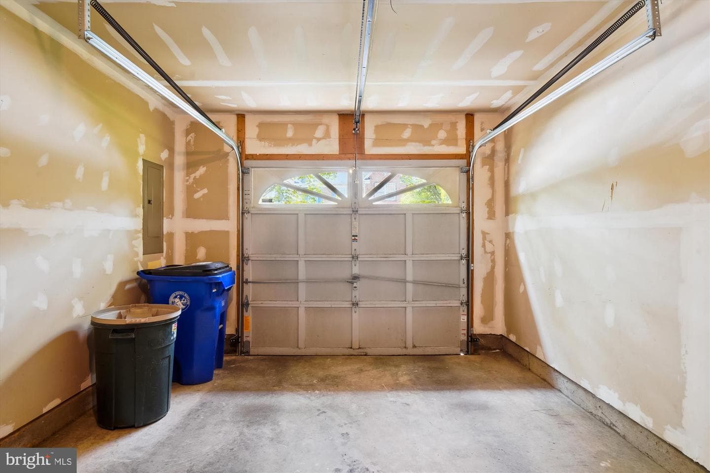 1015 Collindale photo 46