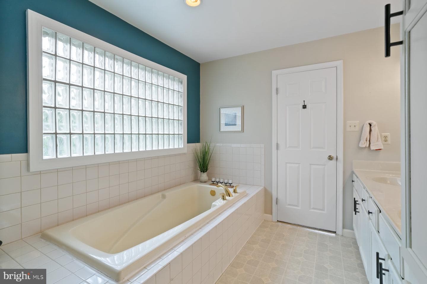 6643 Coldstream Drive photo 25