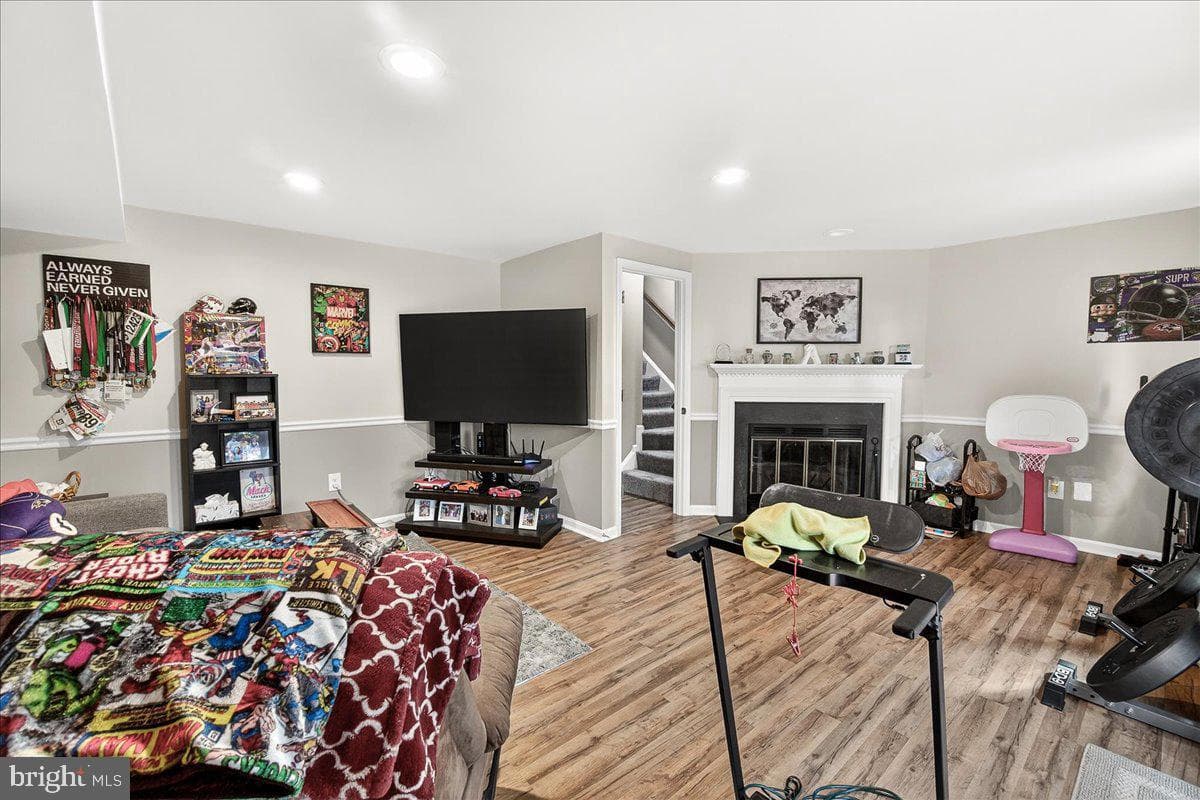 7093 Gresham Court W photo 18