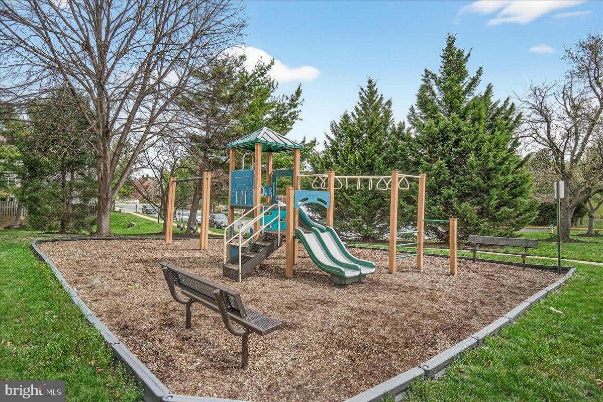 7093 Gresham Court W photo 40