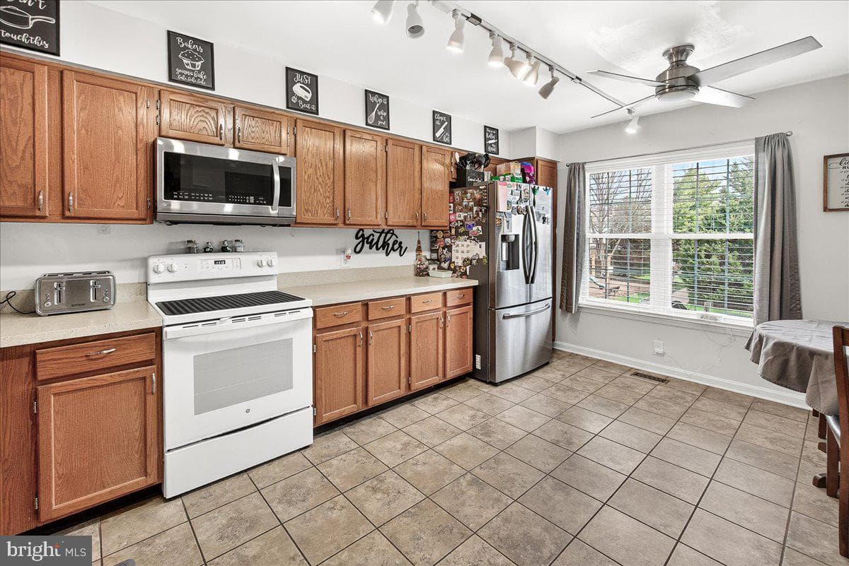 7093 Gresham Court W photo 5