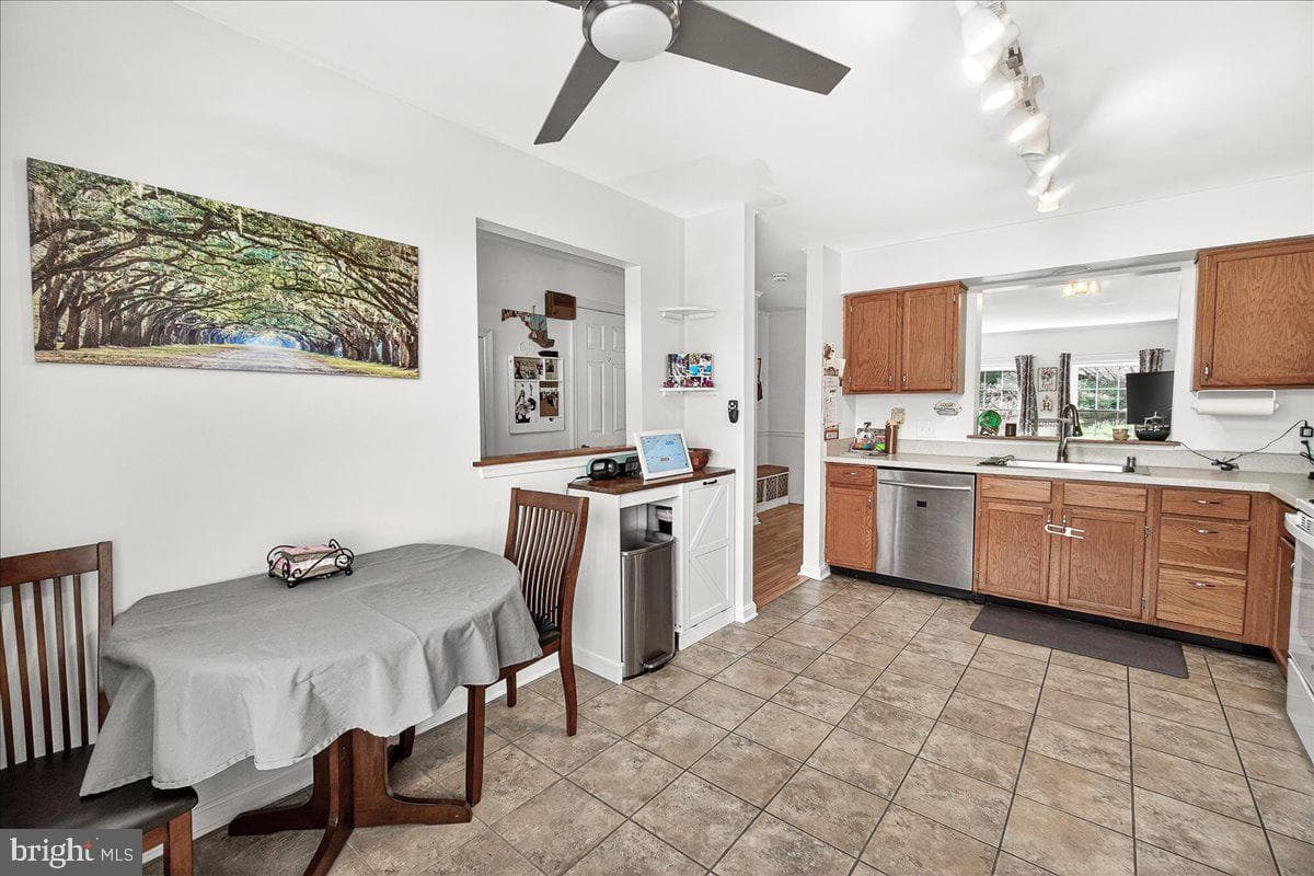 7093 Gresham Court W photo 7