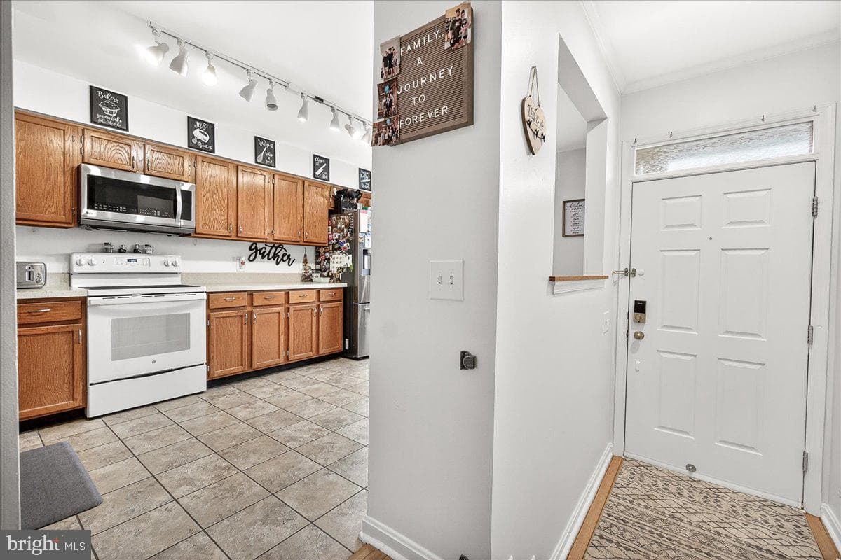 7093 Gresham Court W photo 8