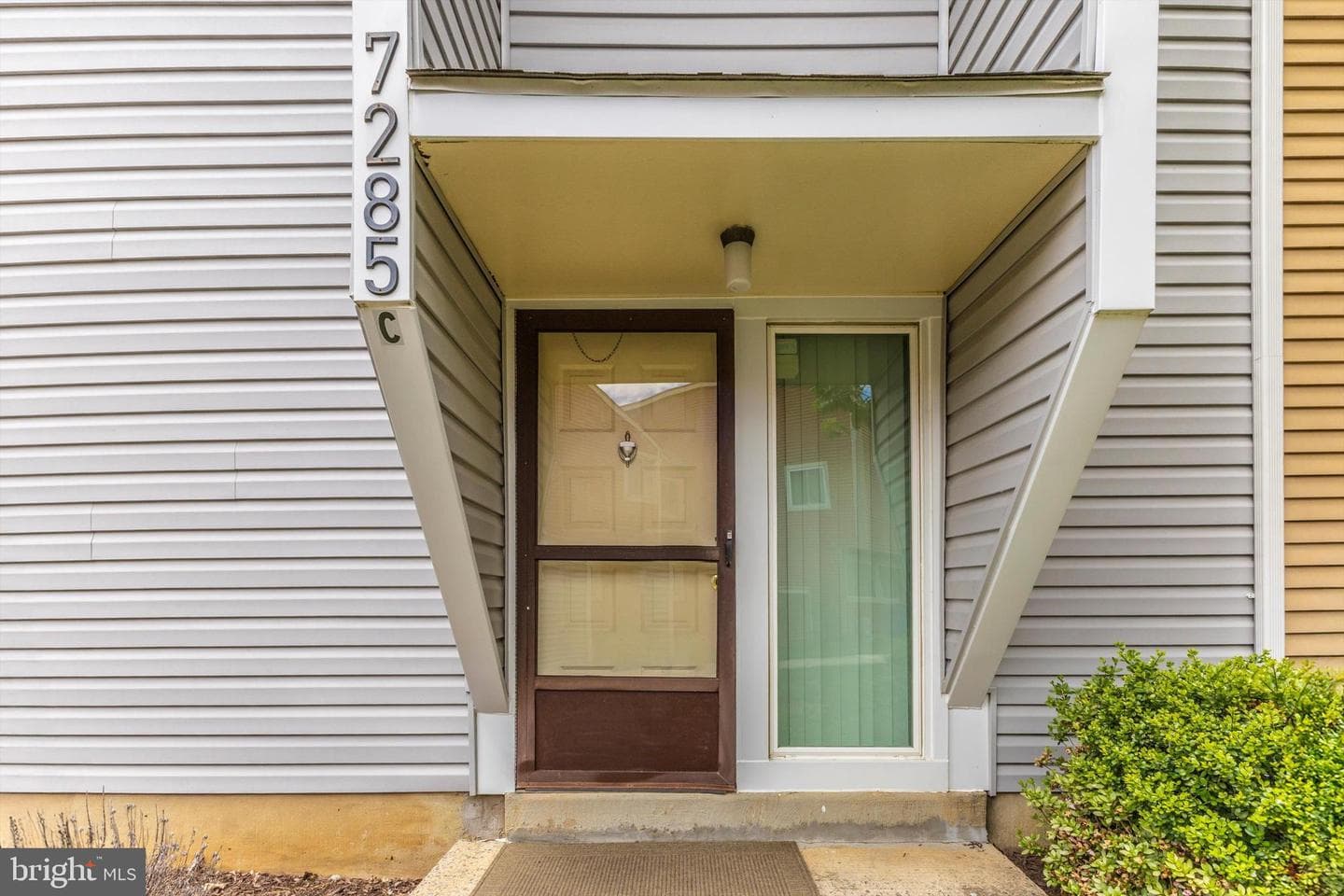 7285 Coachlight Court photo 2