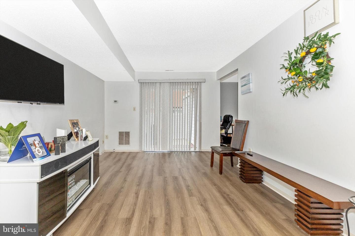 7285 Coachlight Court photo 4