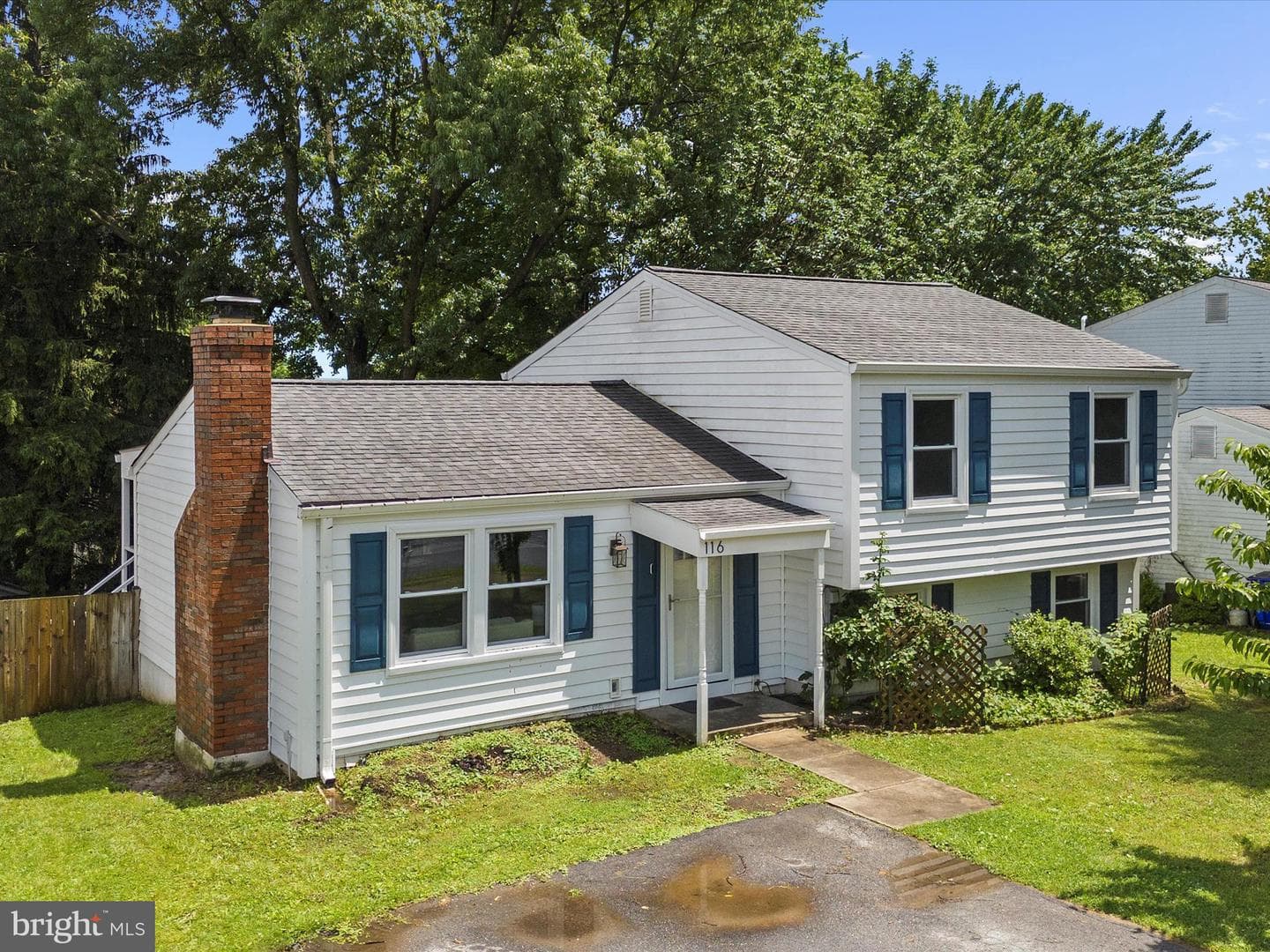 116 Deerfield Place photo 2