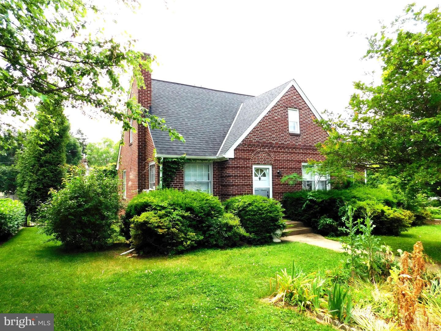 704 Fairview Avenue photo 3