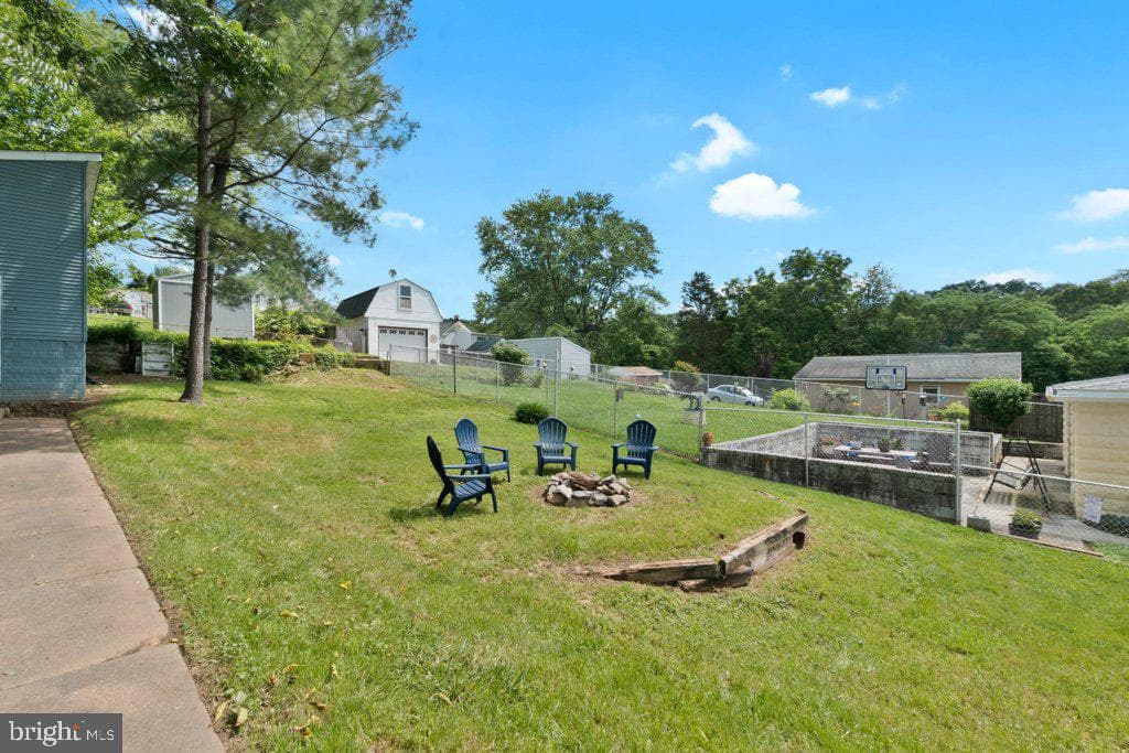 25 E C Street photo 32