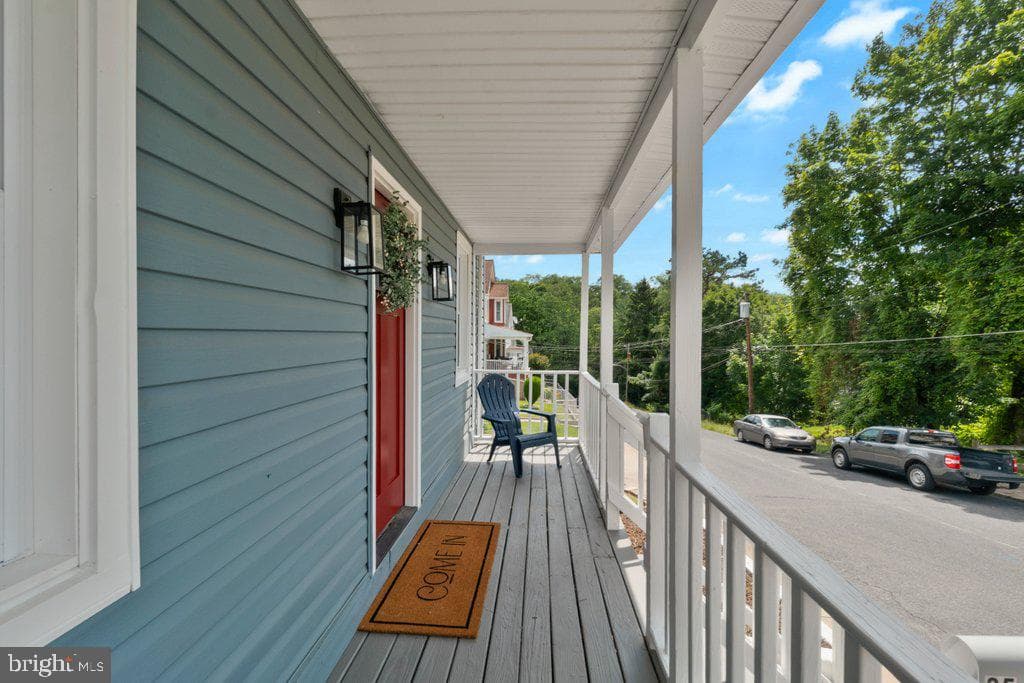 25 E C Street photo 4