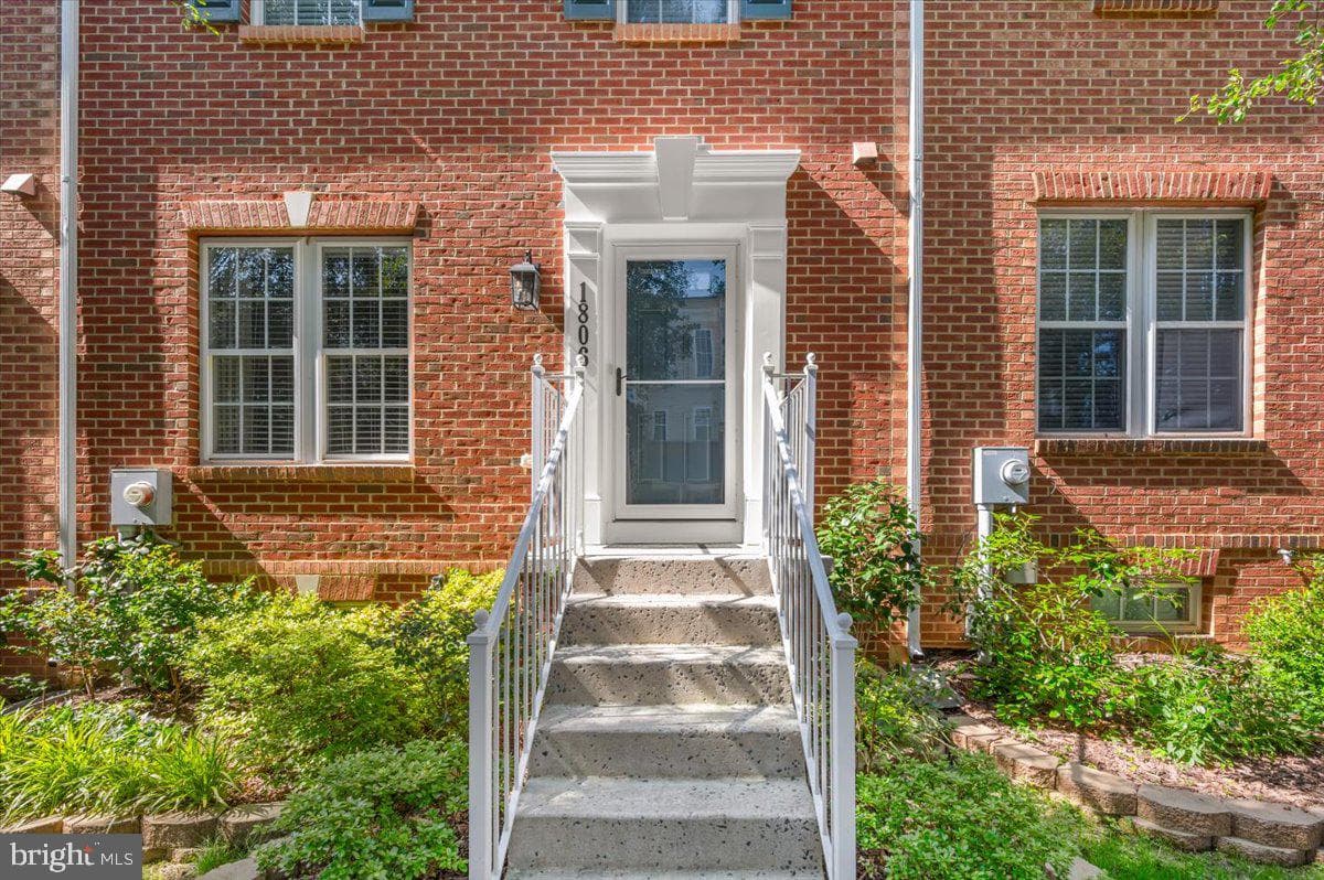 1806 Wheyfield Drive photo 2