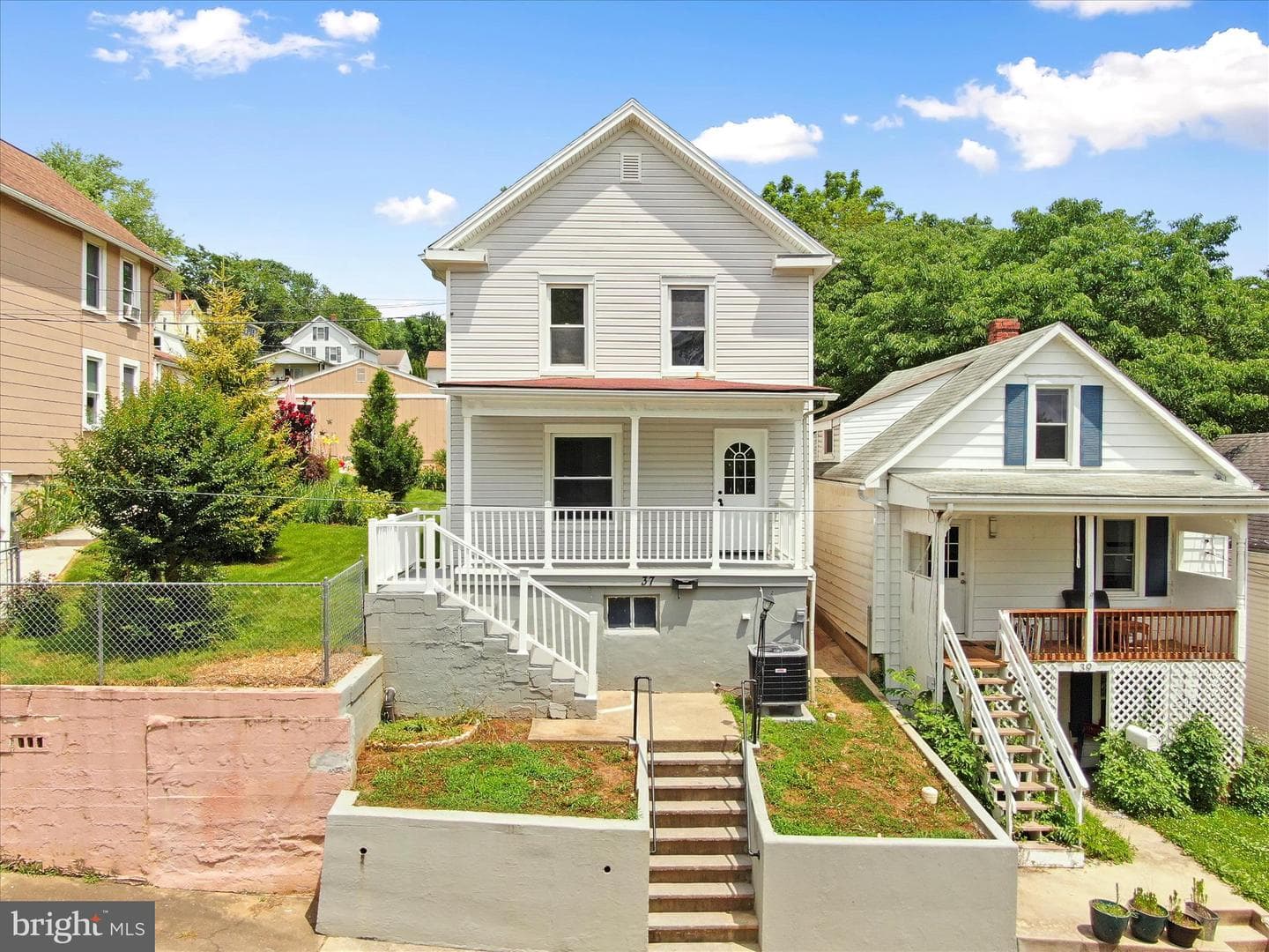37 E C Street photo 1