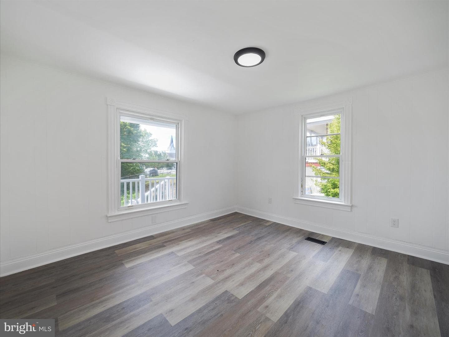 37 E C Street photo 10
