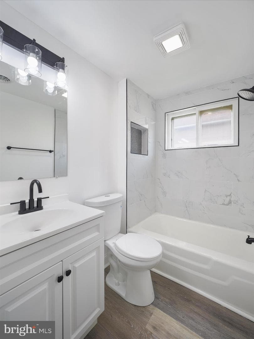 37 E C Street photo 13
