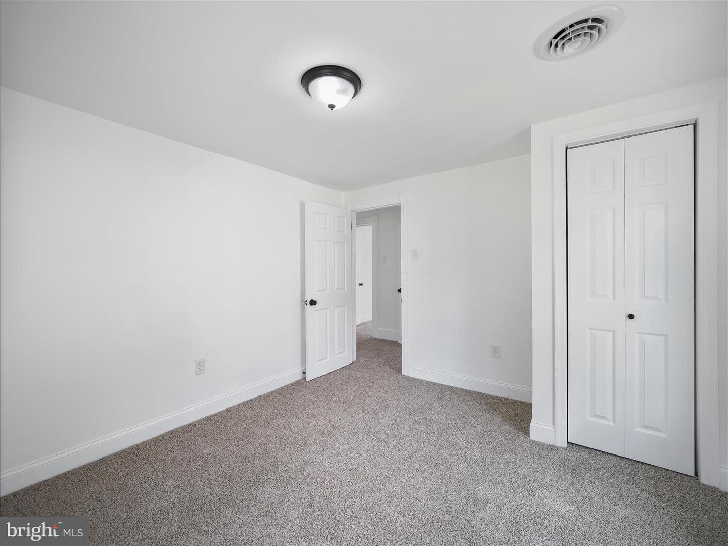 37 E C Street photo 15
