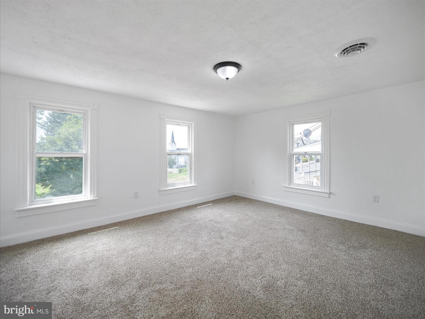 37 E C Street photo 16
