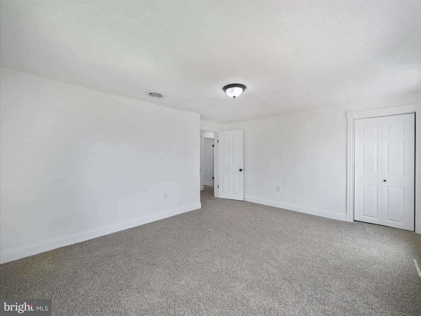 37 E C Street photo 17