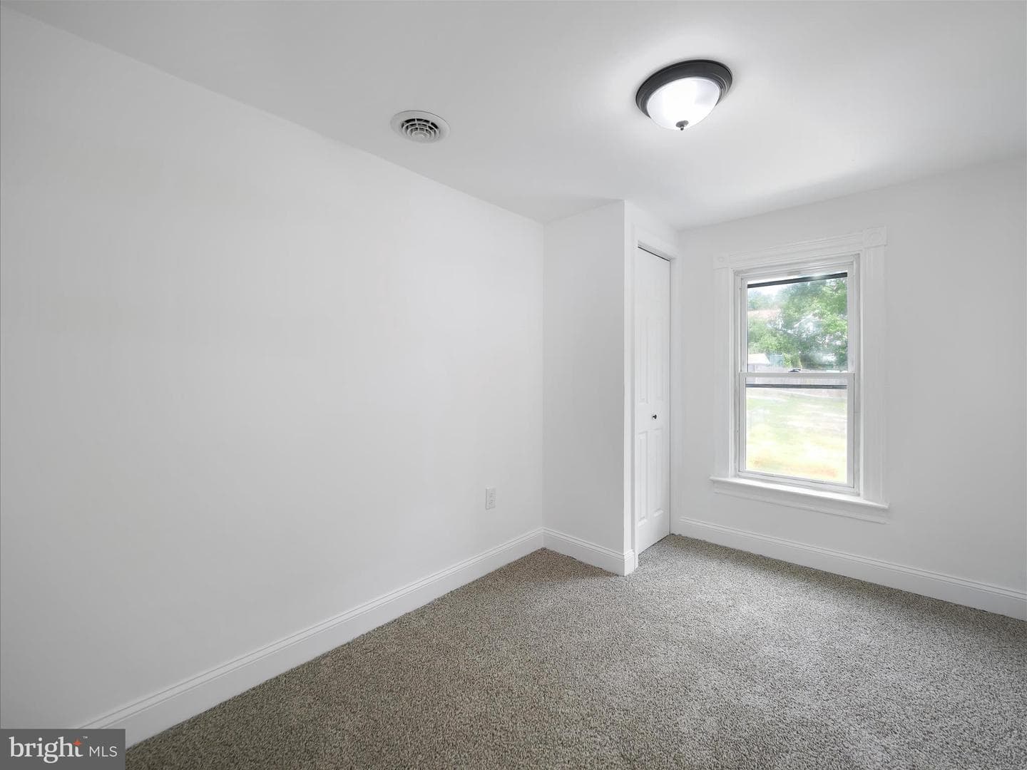 37 E C Street photo 18