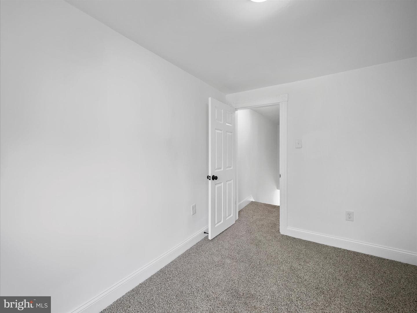 37 E C Street photo 19