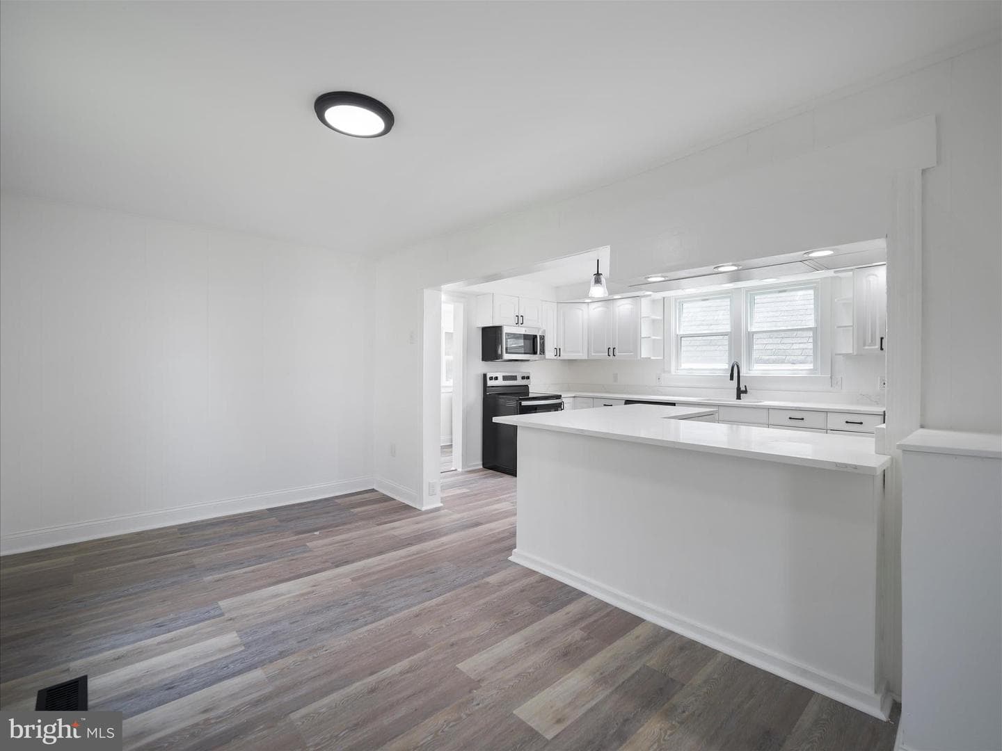 37 E C Street photo 6