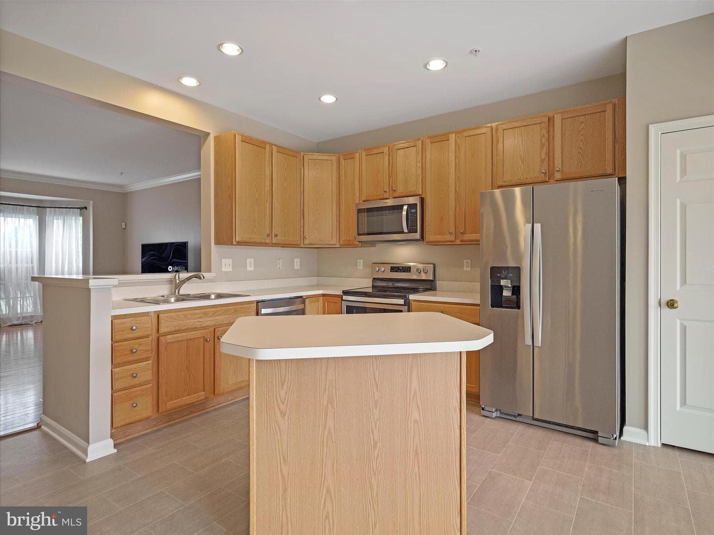 179 Fiona Way photo 9
