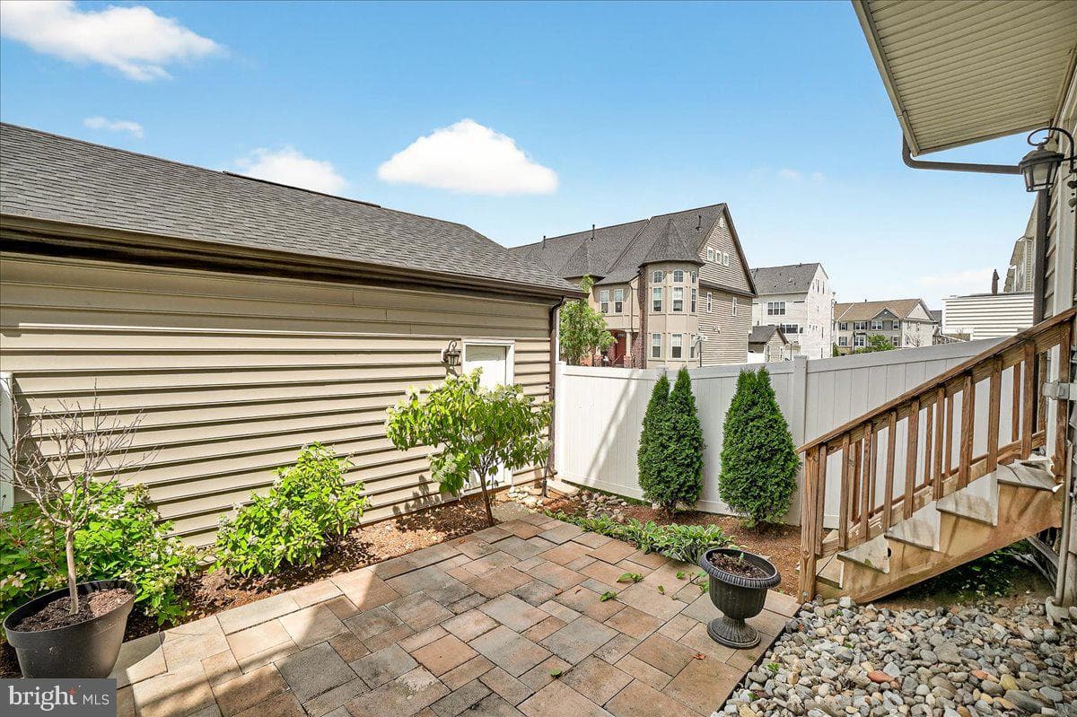 519 Prieur Road photo 45