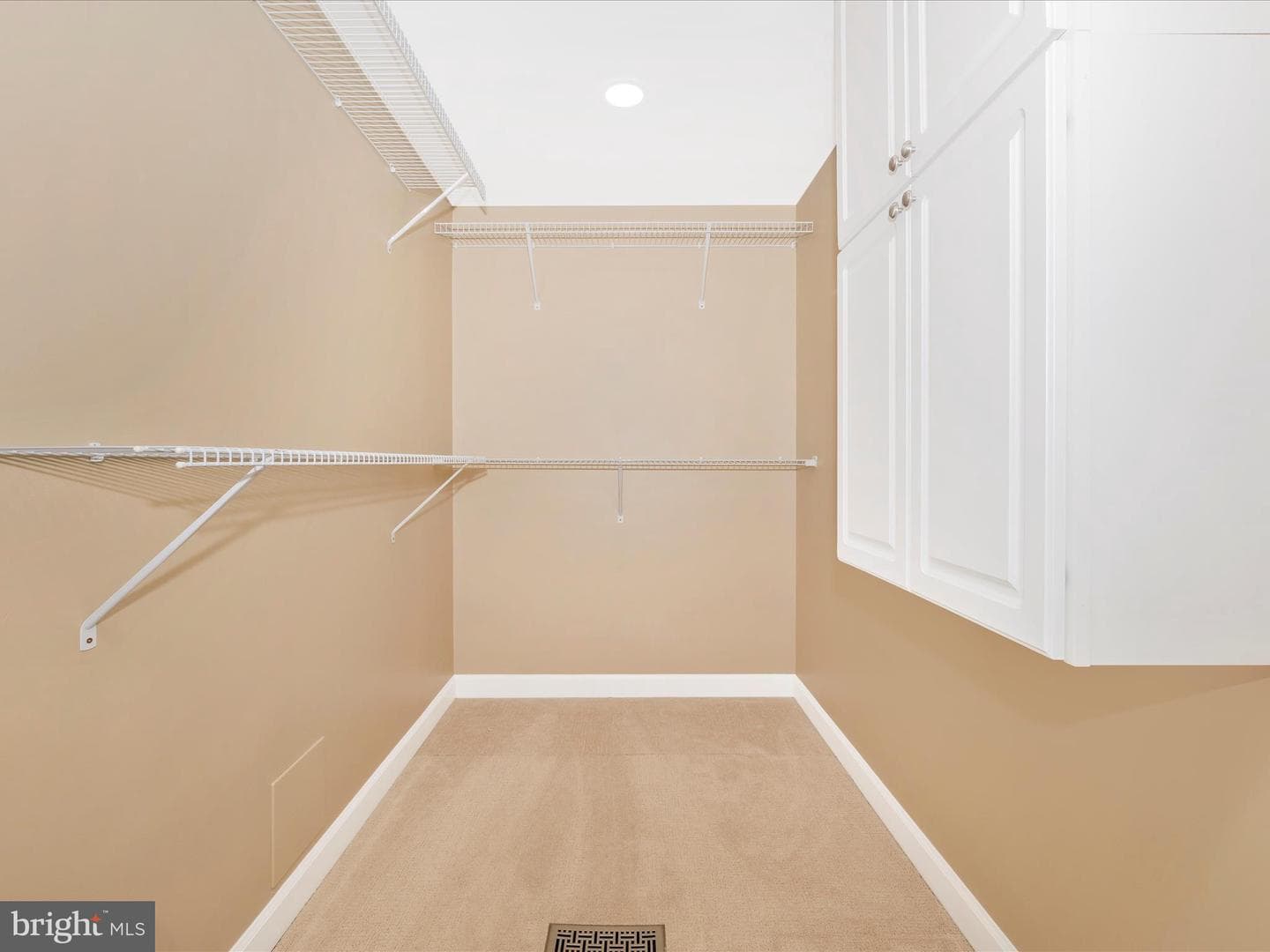 276 Maplewood Place photo 29