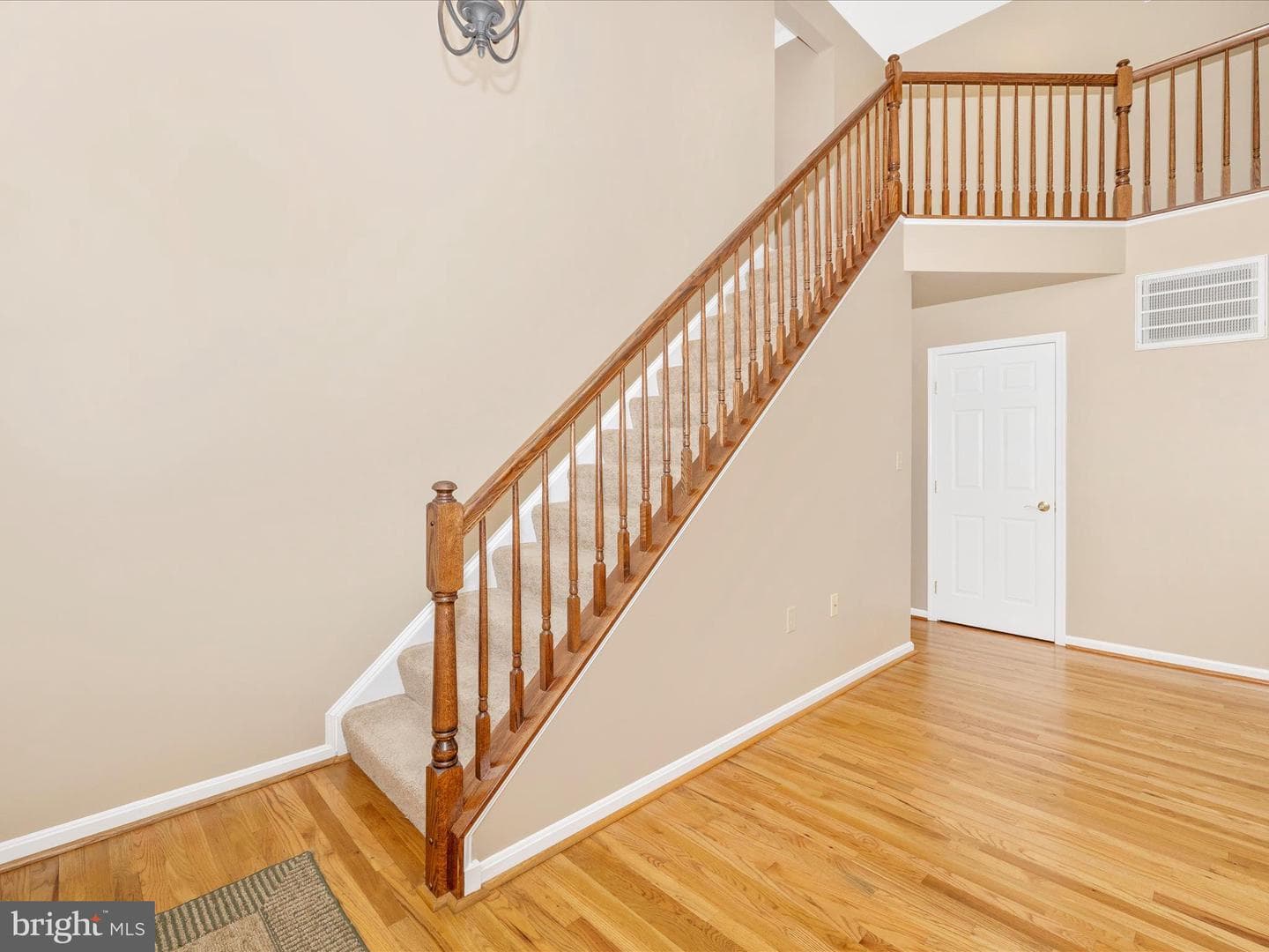 276 Maplewood Place photo 4