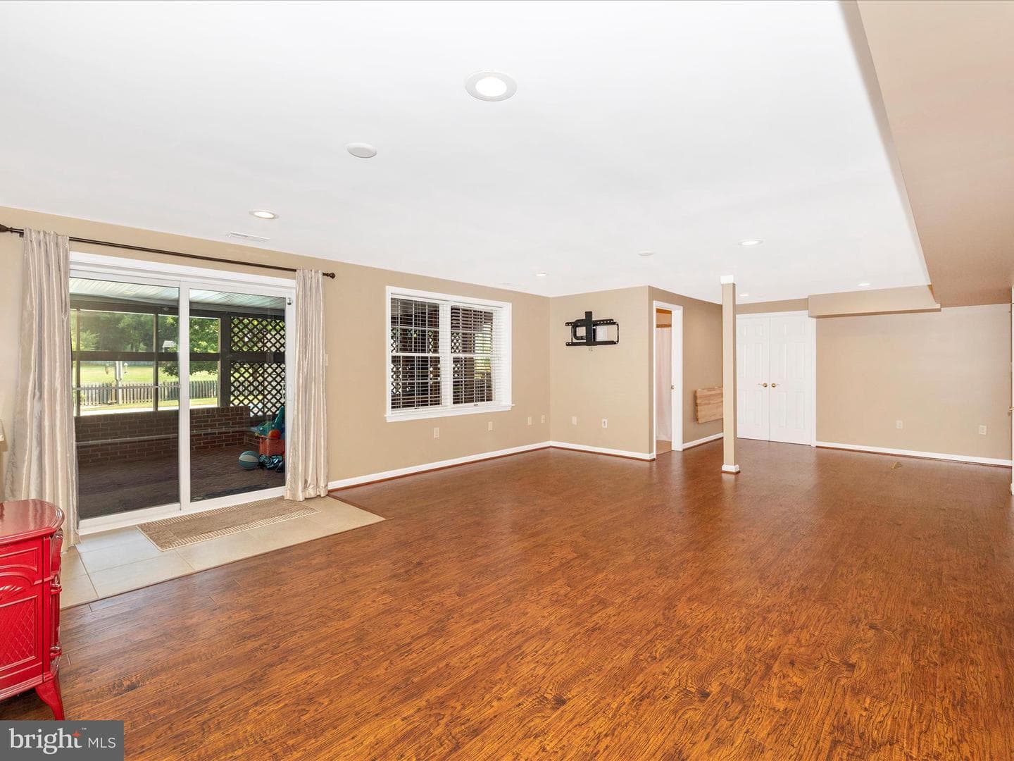 276 Maplewood Place photo 45