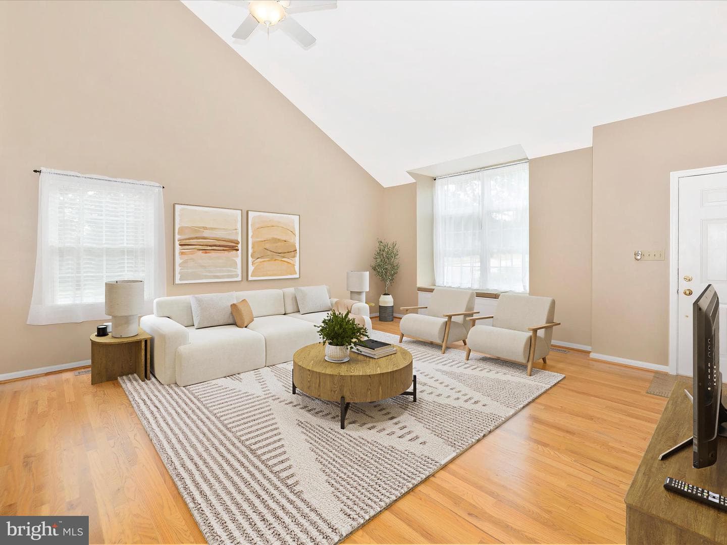 276 Maplewood Place photo 5