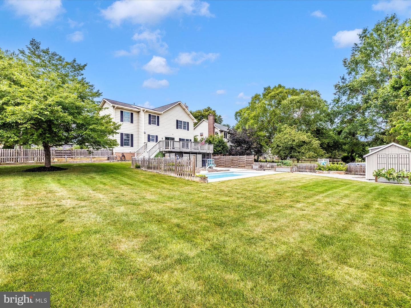 276 Maplewood Place photo 54