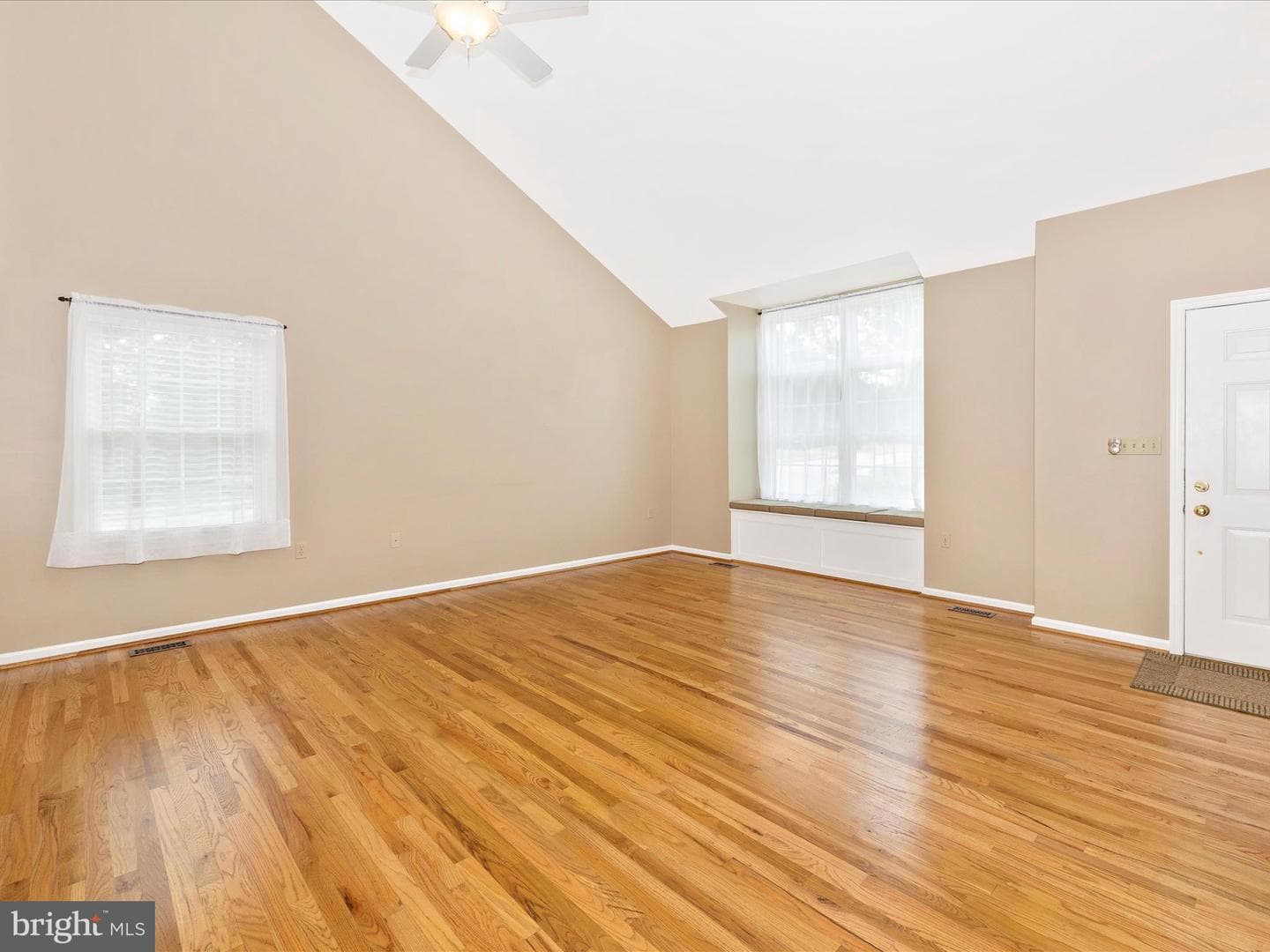 276 Maplewood Place photo 6