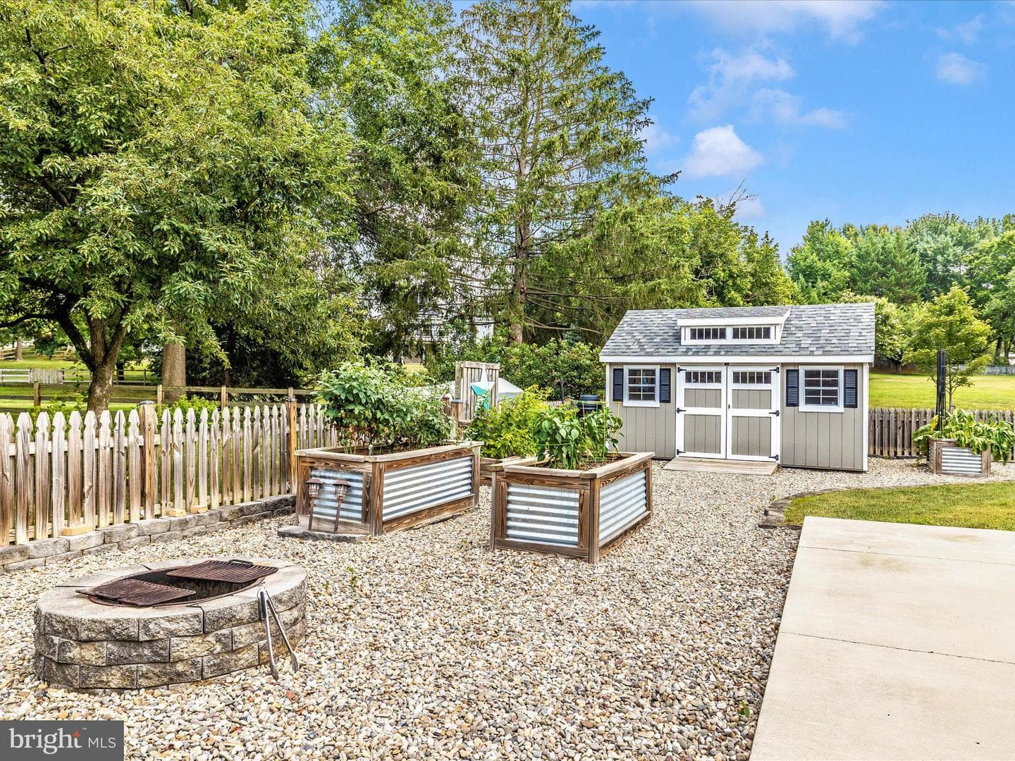 276 Maplewood Place photo 60
