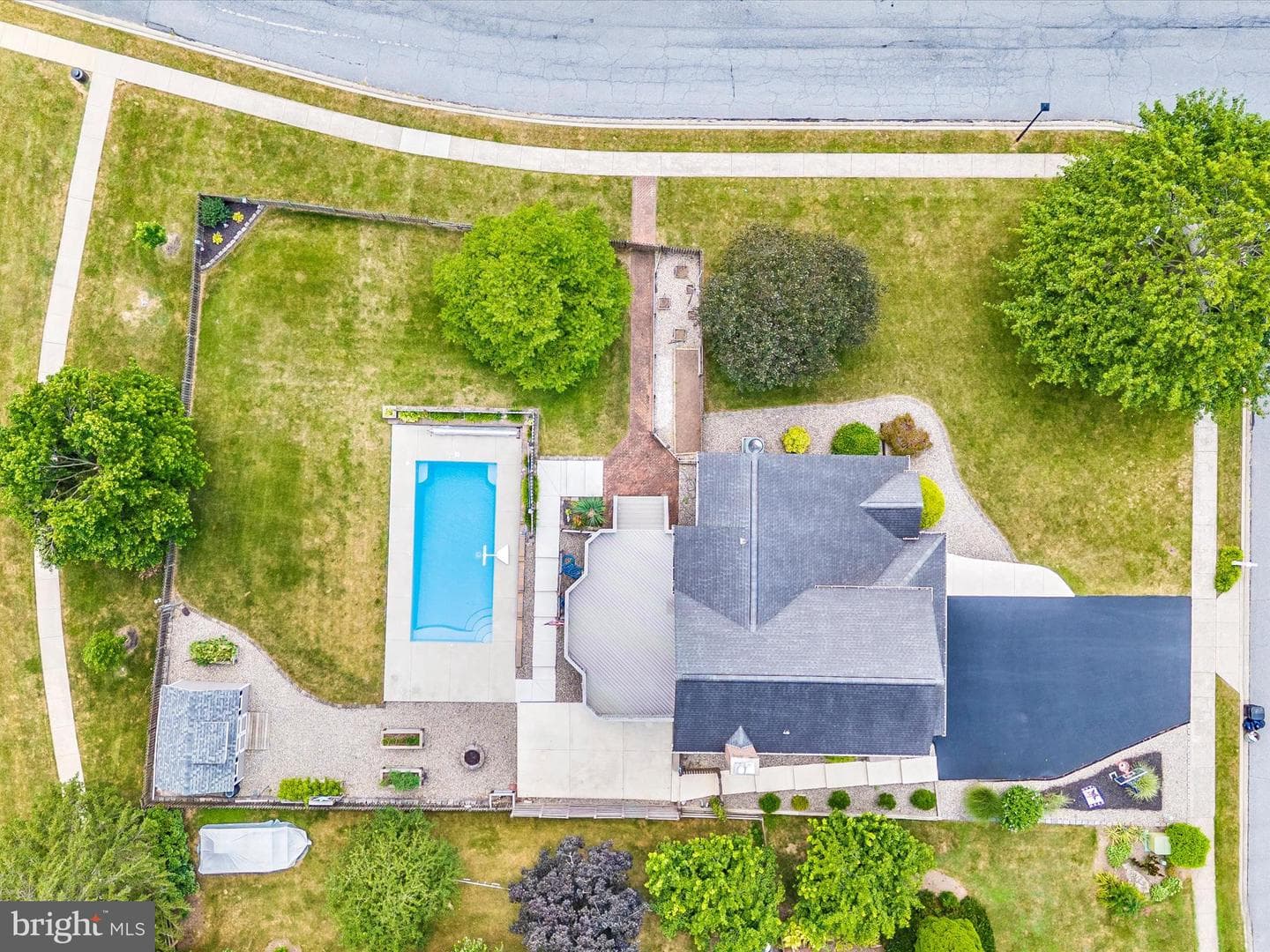 276 Maplewood Place photo 64