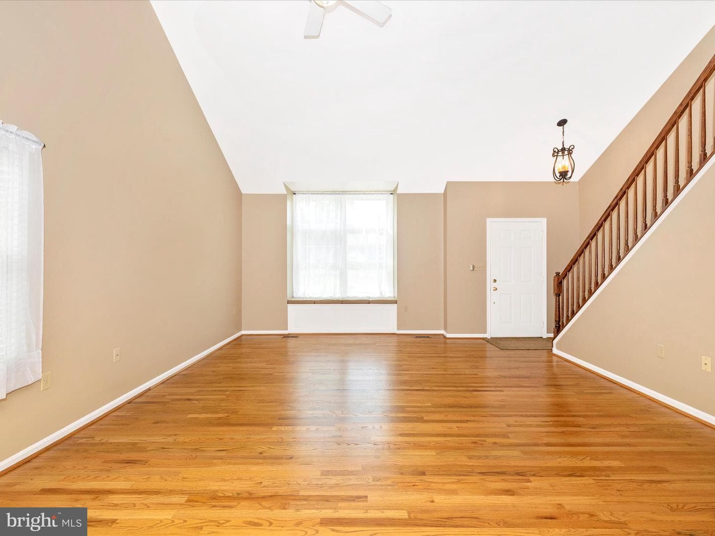 276 Maplewood Place photo 7