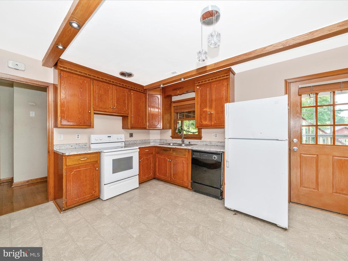 9523 Liberty Road photo 10