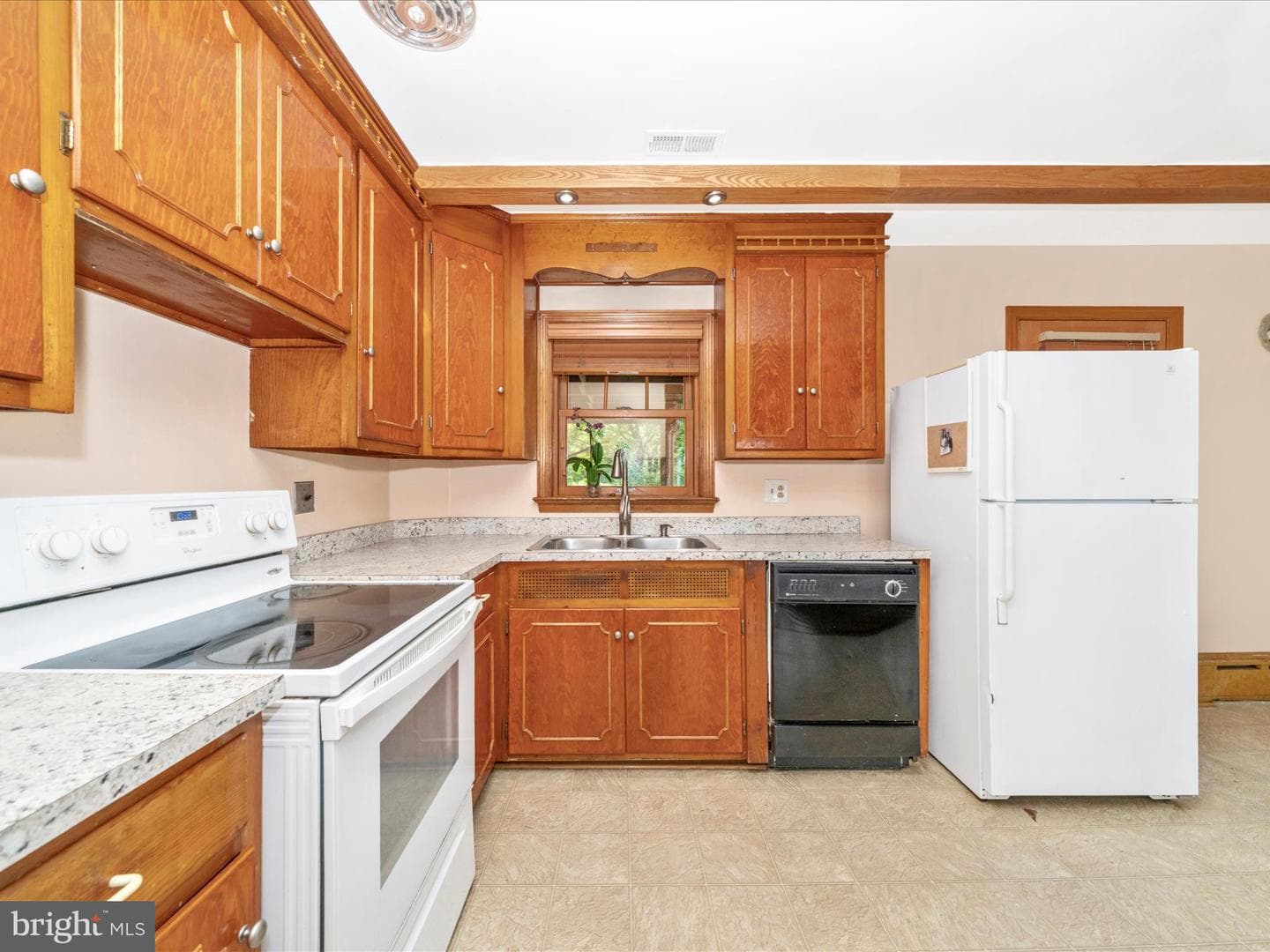 9523 Liberty Road photo 11