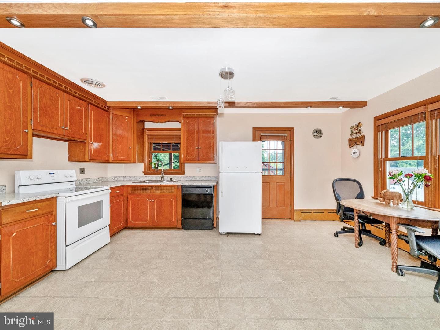 9523 Liberty Road photo 12