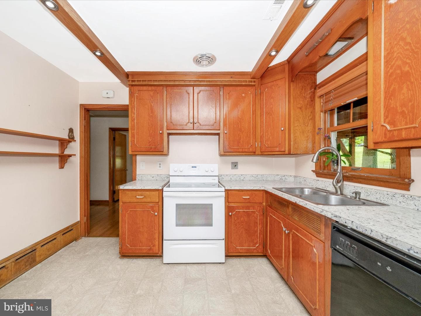 9523 Liberty Road photo 9