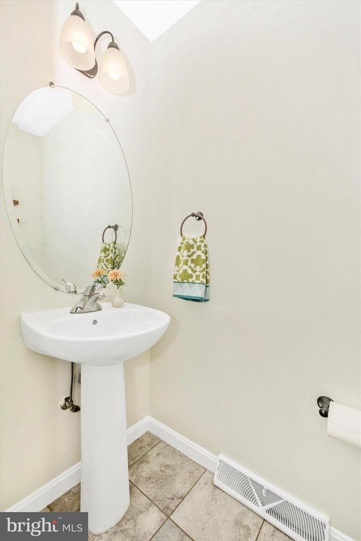5655 Tessie Court photo 10
