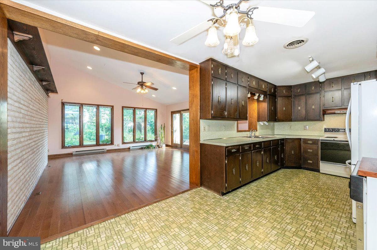 3901 Shadywood Court photo 12