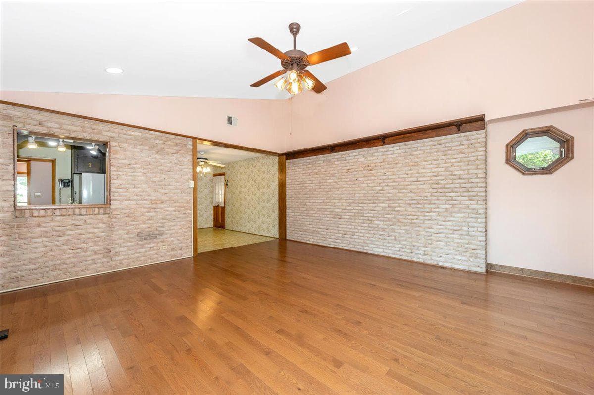 3901 Shadywood Court photo 15