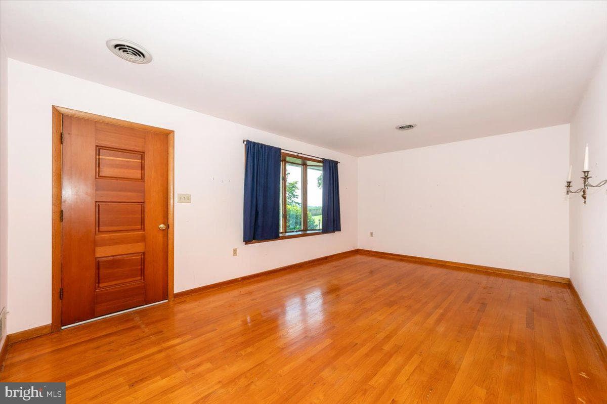 3901 Shadywood Court photo 3